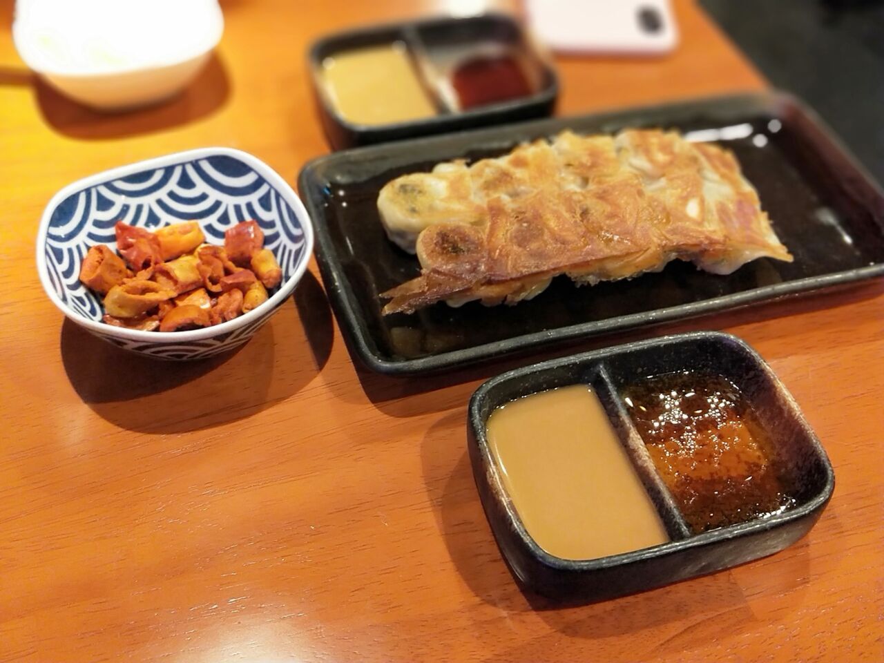 餃子 唐揚げ 紅鯨(北新地駅・餃子) 餃子 唐揚げ 紅鯨(北新地駅・餃子)
