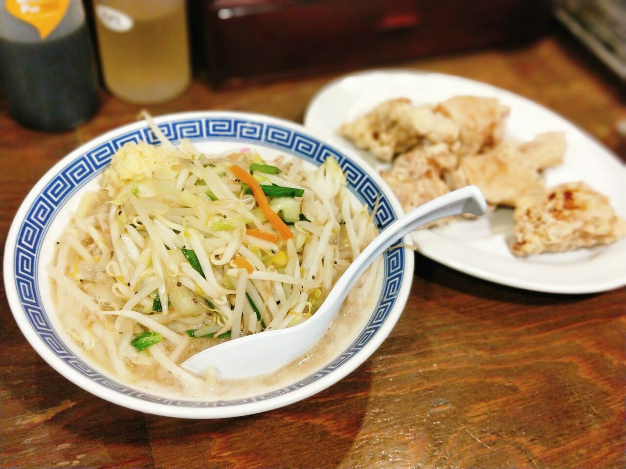 トナリ 丸の内店(東京駅・ラーメン) トナリ 丸の内店(東京駅・ラーメン)