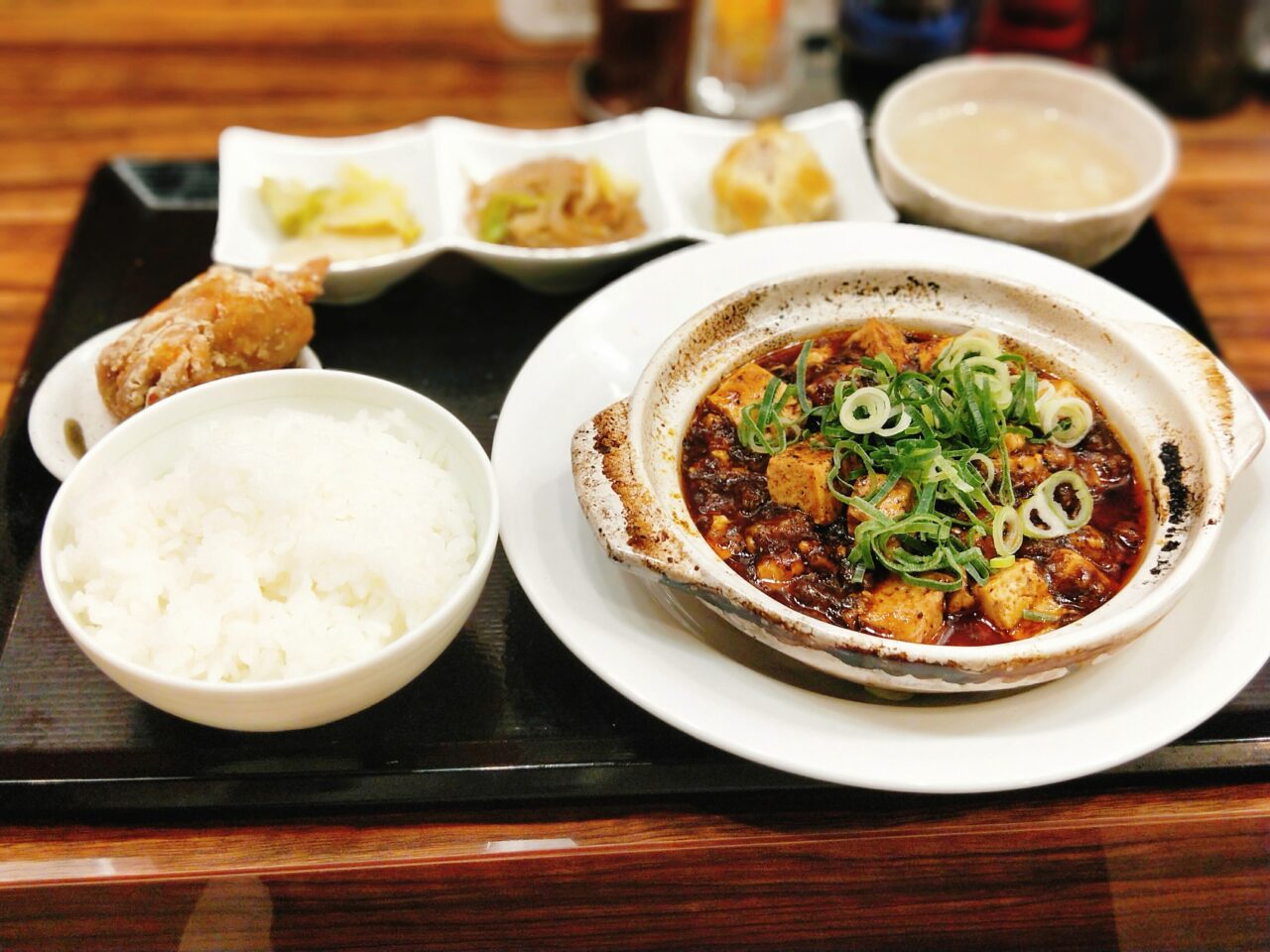 華や 江坂店(江坂駅・中華料理) 華や 江坂店(江坂駅・中華料理)
