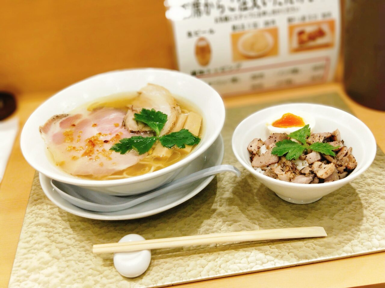 なにわ 麺次郎(大阪難波駅・ラーメン、つけ麺) なにわ 麺次郎(大阪難波駅・ラーメン、つけ麺)